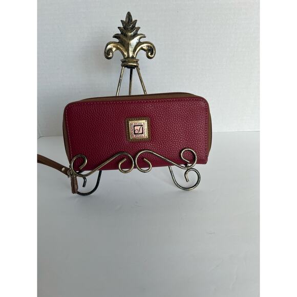 Stone Mountain Women's Large Cornwall Red Leather Wristlet Wallet - Picture 1 of 9